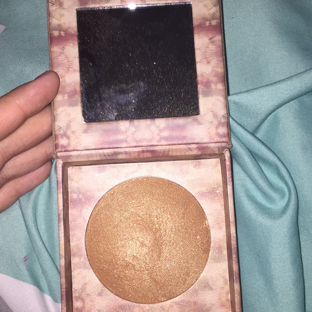 makeup - Picture 2 of 3